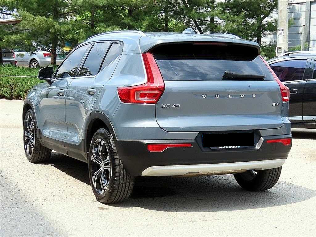 Volvo XC40 — photo 03