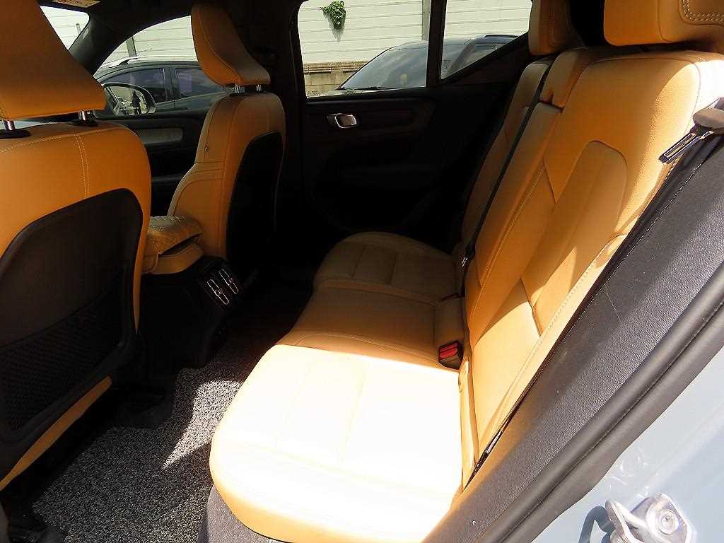 Volvo XC40 — photo 06