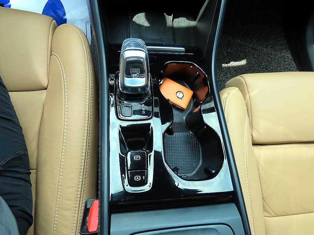 Volvo XC40 — photo 10