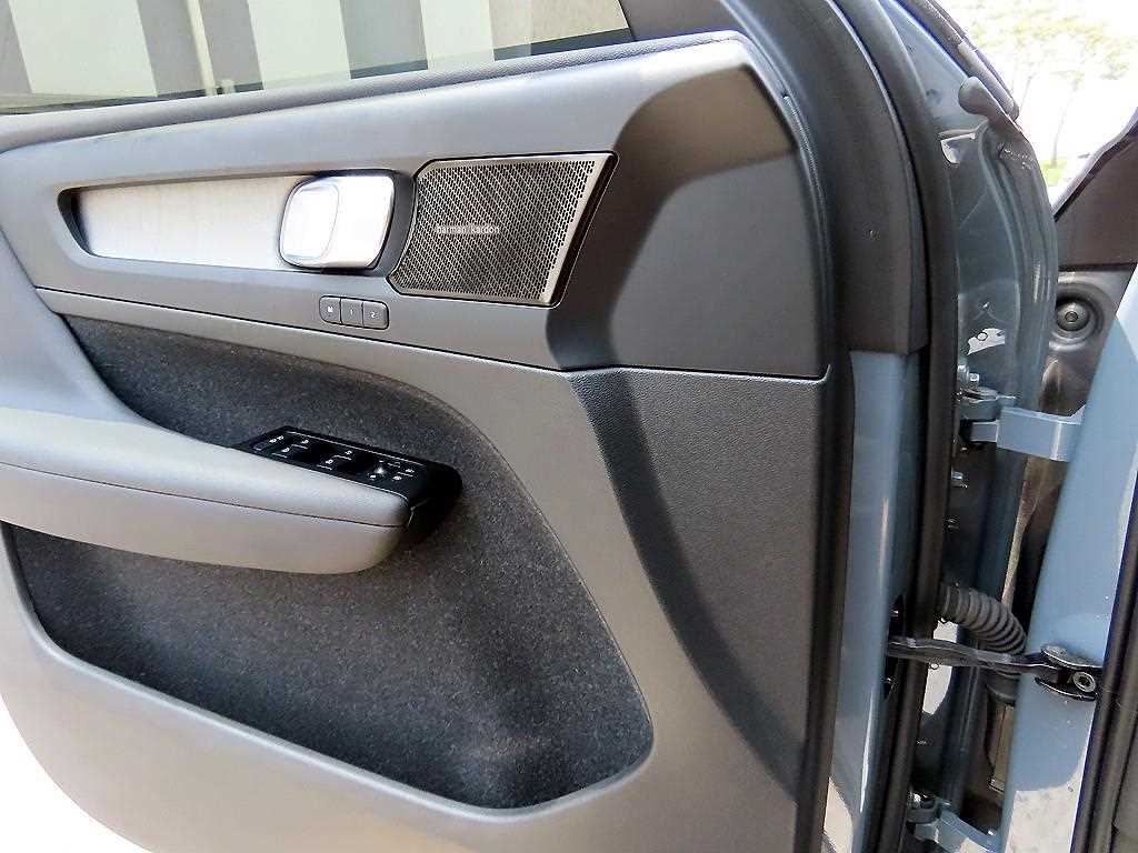 Volvo XC40 — photo 11