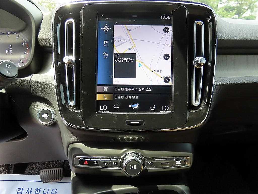Volvo XC40 — photo 14