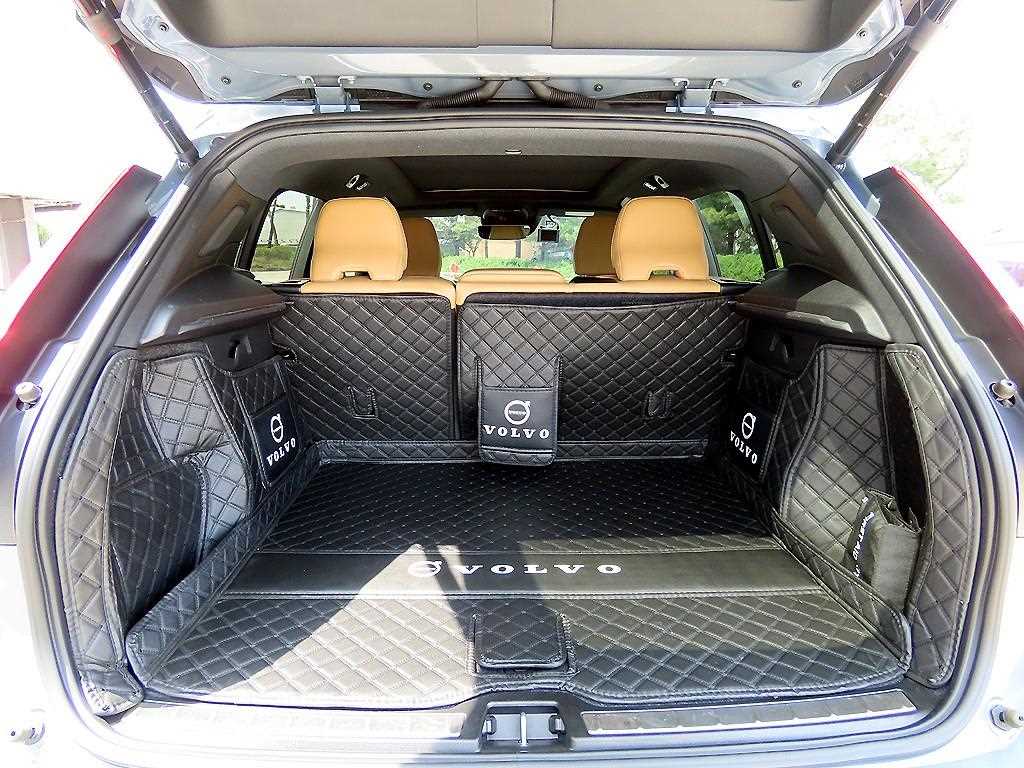 Volvo XC40 — photo 17