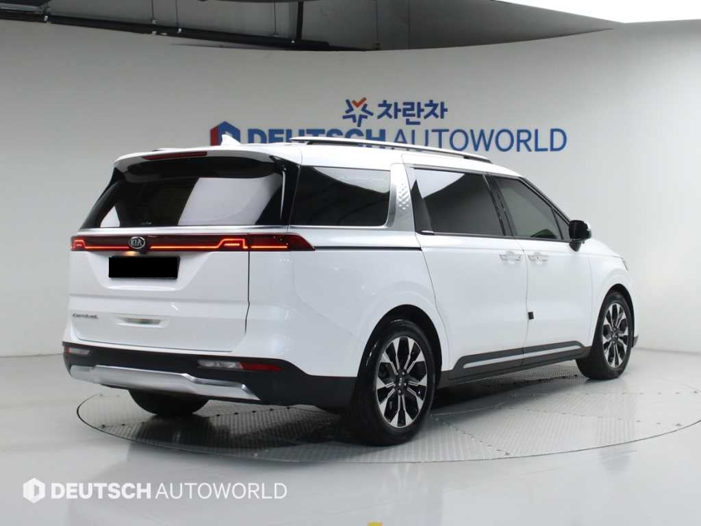 Kia Carnival — photo 02