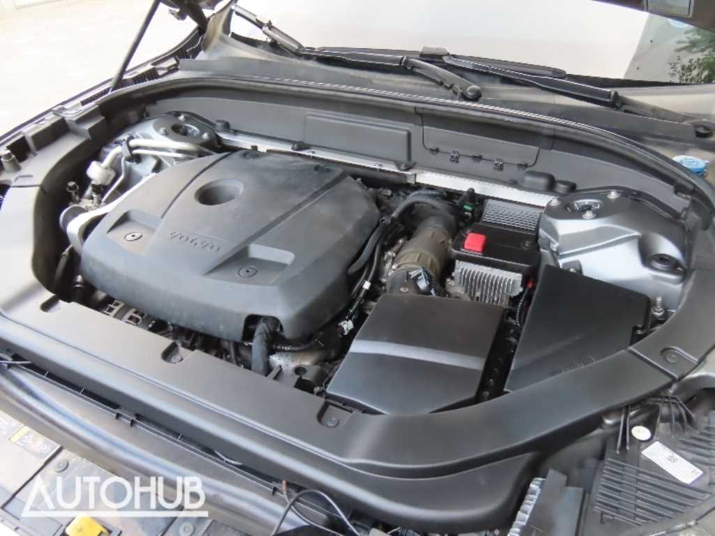 Volvo XC60 — photo 05