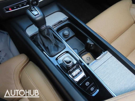 Volvo XC60 — photo 07