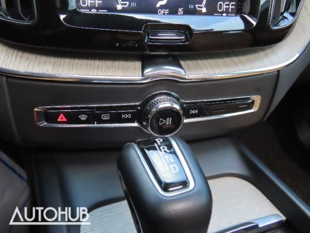 Volvo XC60 — photo 08