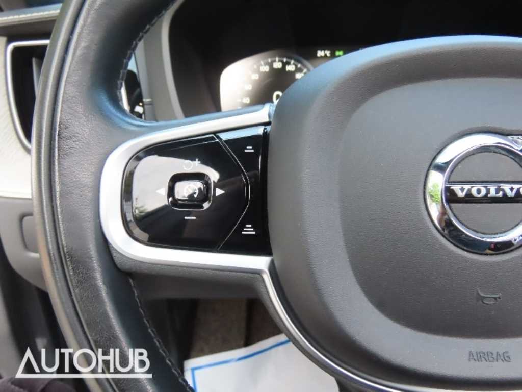 Volvo XC60 — photo 12