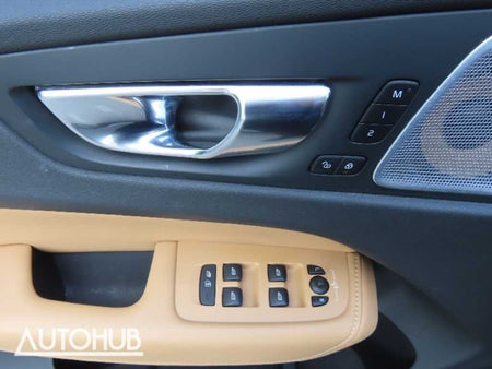 Volvo XC60 — photo 13