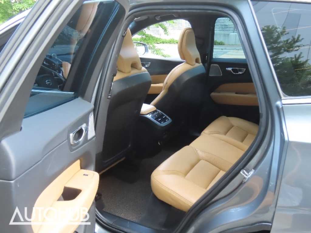 Volvo XC60 — photo 15