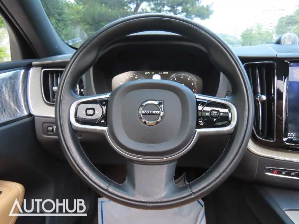 Volvo XC60 — photo 17
