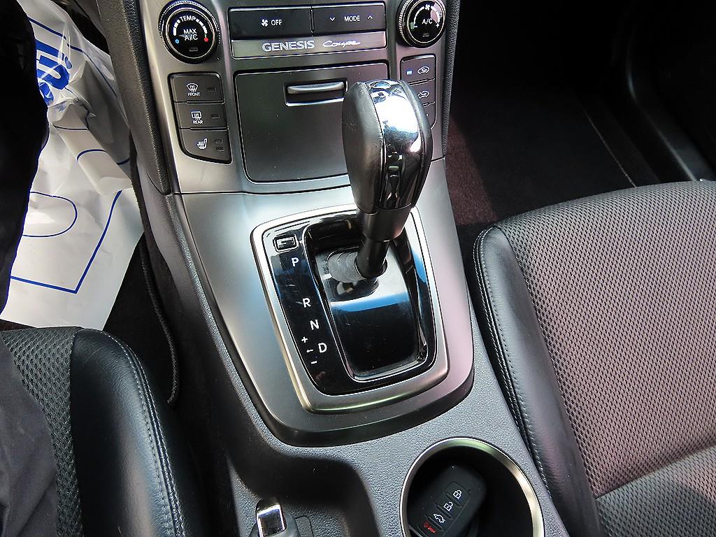 Hyundai Genesis — photo 10