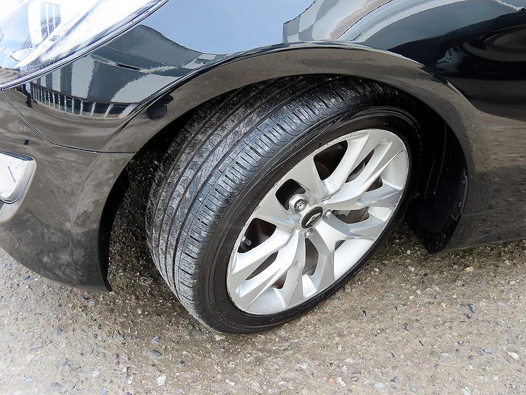 Hyundai Genesis — photo 17