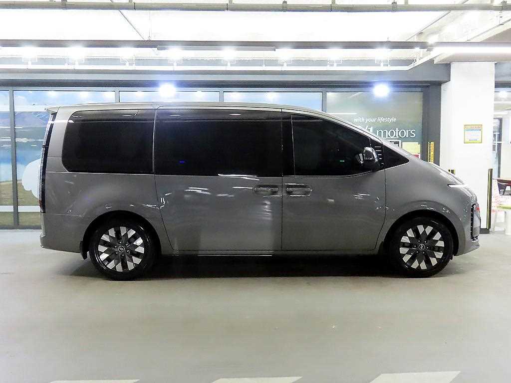 Hyundai Staria — photo 03