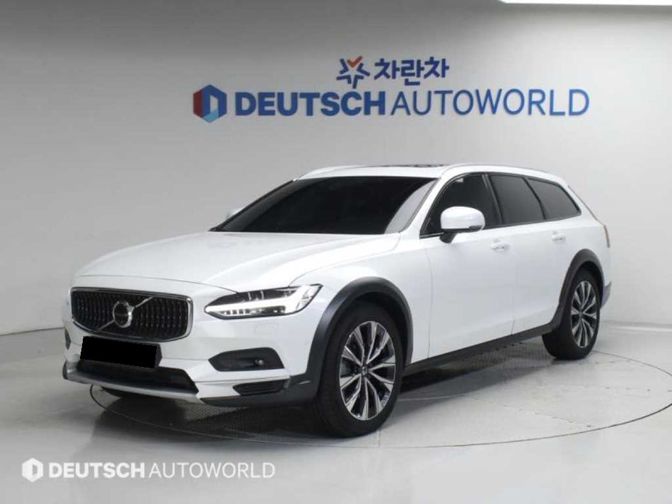 Volvo V90 — photo 01