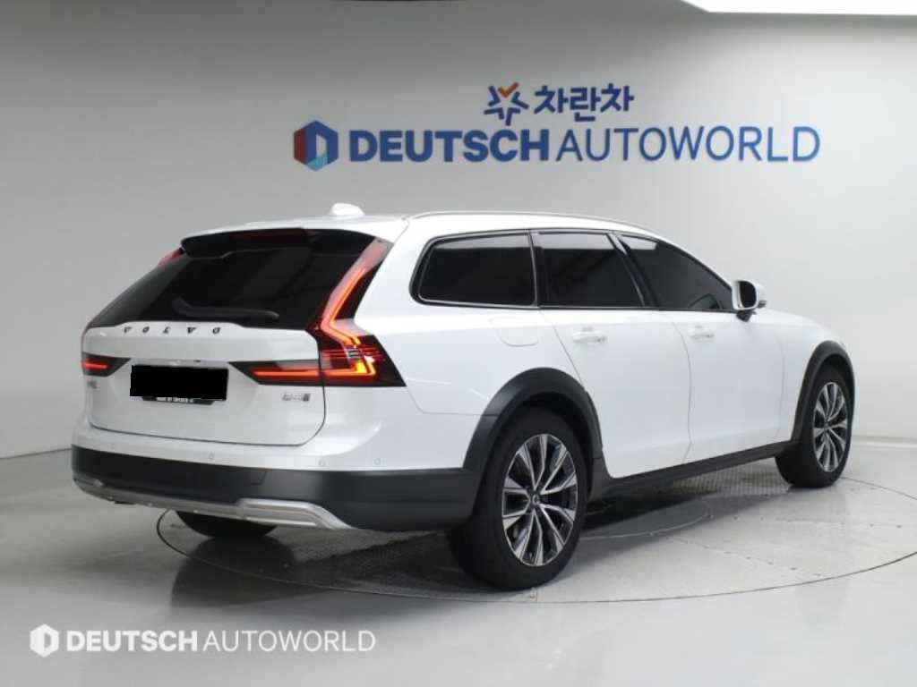 Volvo V90 — photo 02