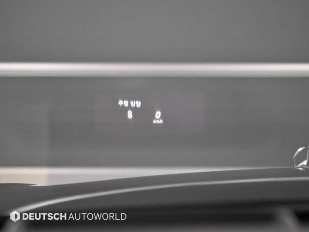 Mercedes-Benz S-Class — photo 17