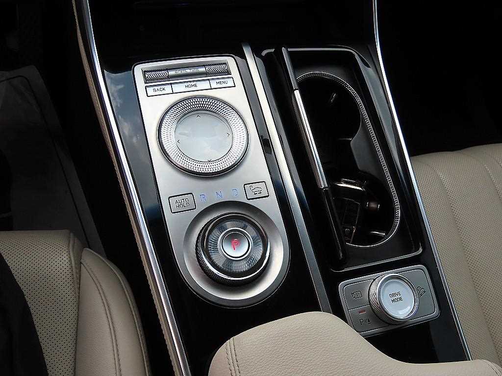 Genesis GV80 — photo 11