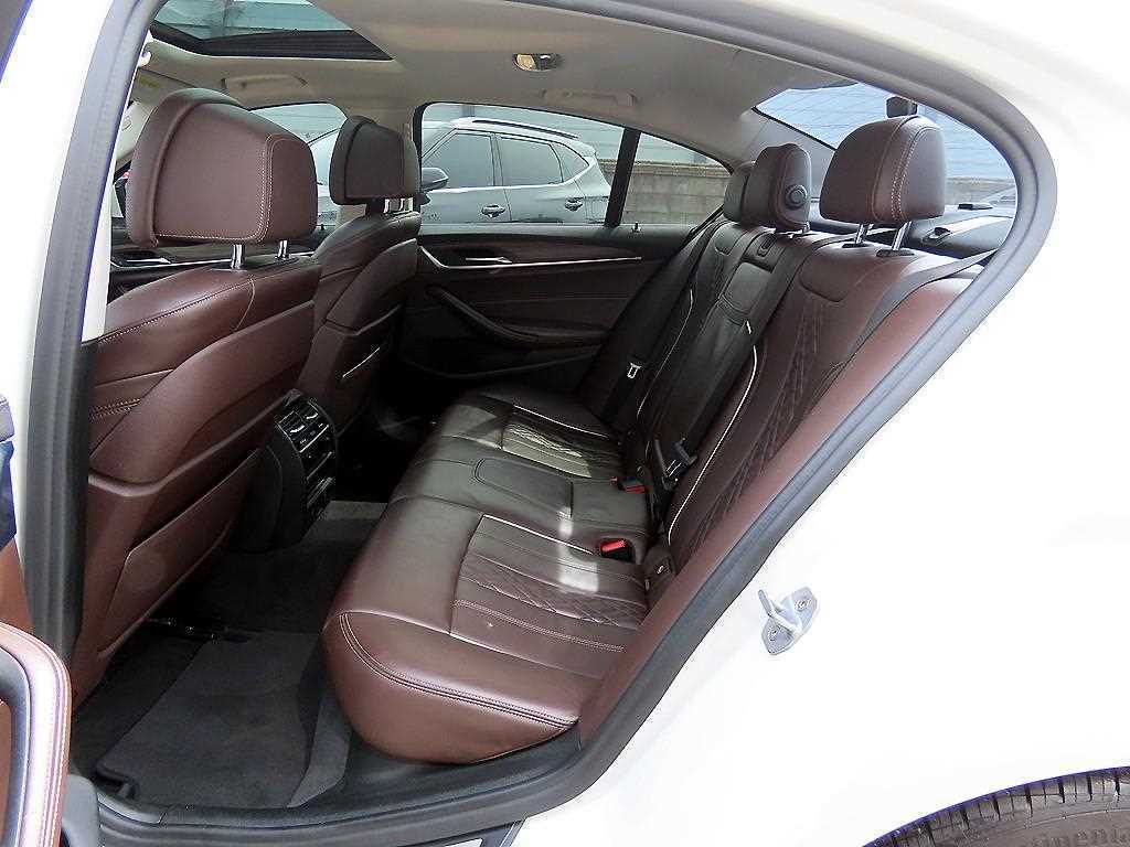 BMW 5-Series — photo 06