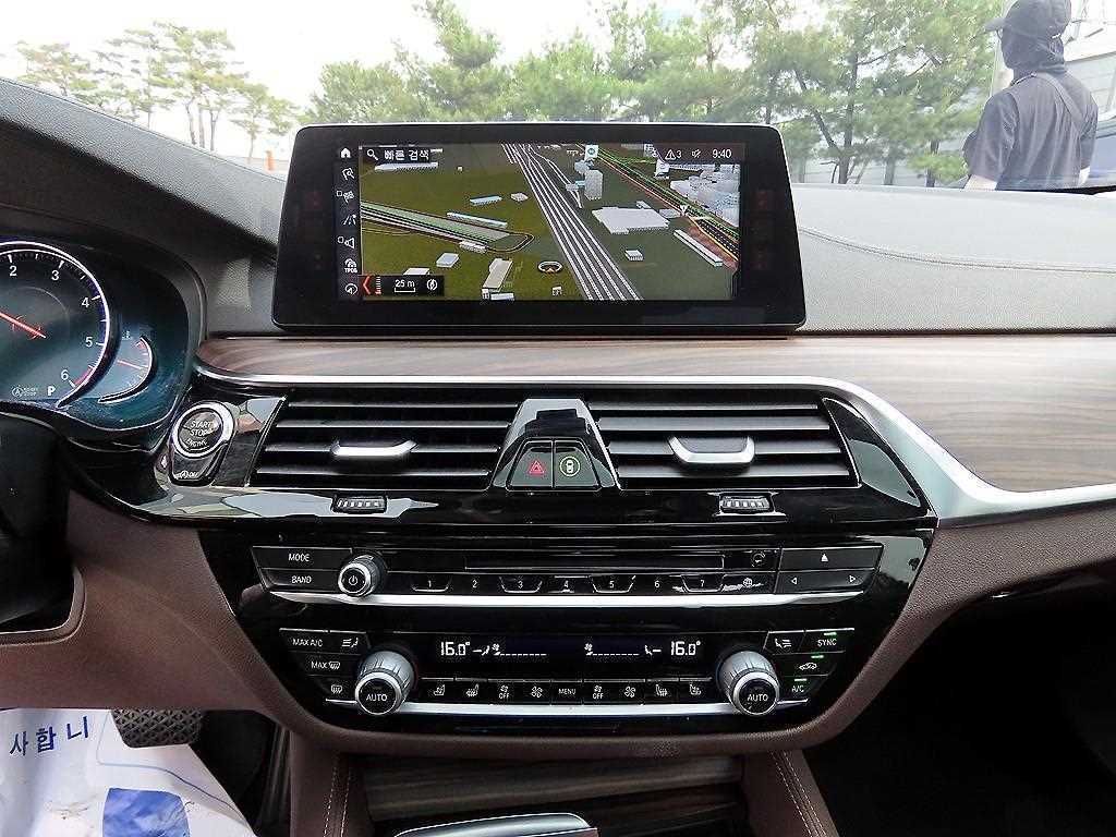 BMW 5-Series — photo 15