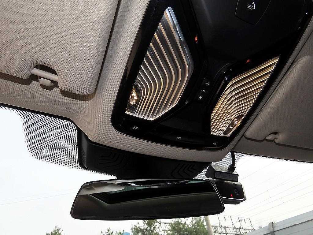 BMW 5-Series — photo 16