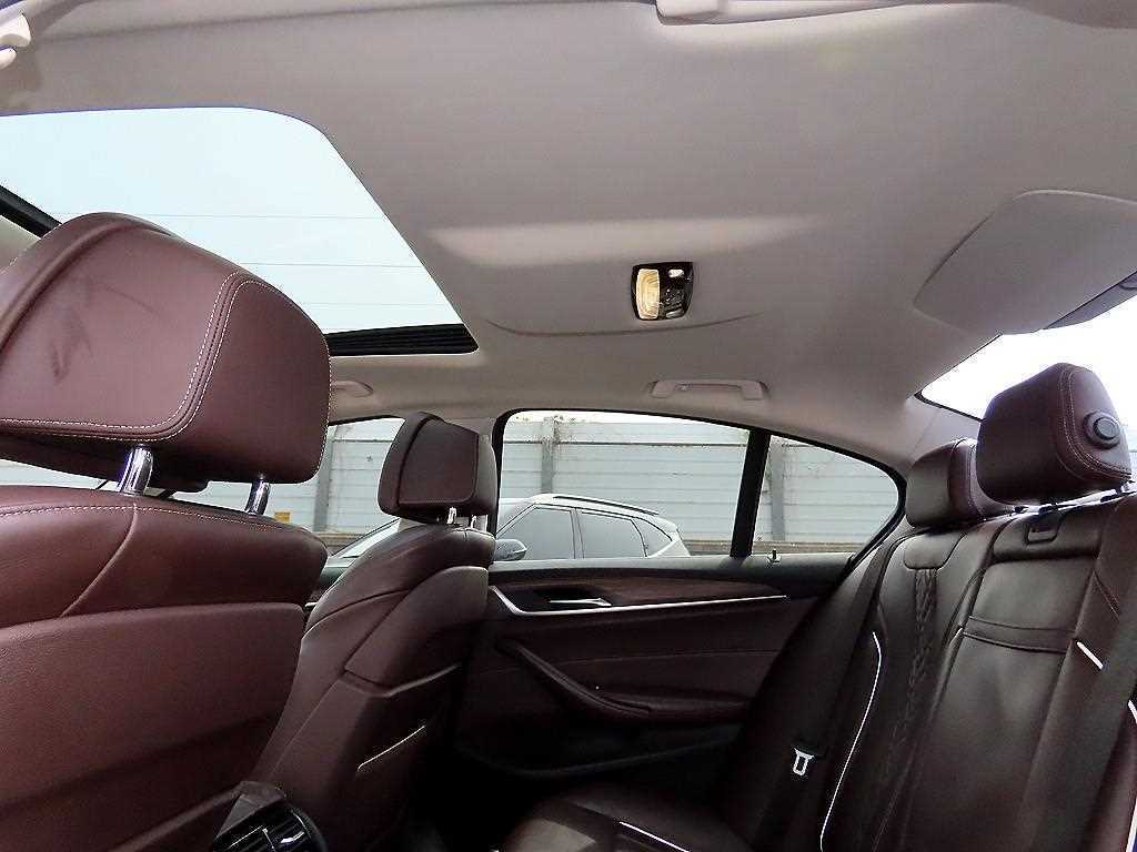 BMW 5-Series — photo 17