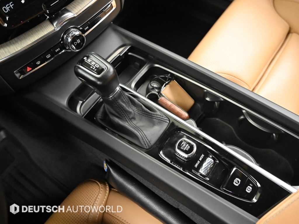 Volvo XC60 — photo 09