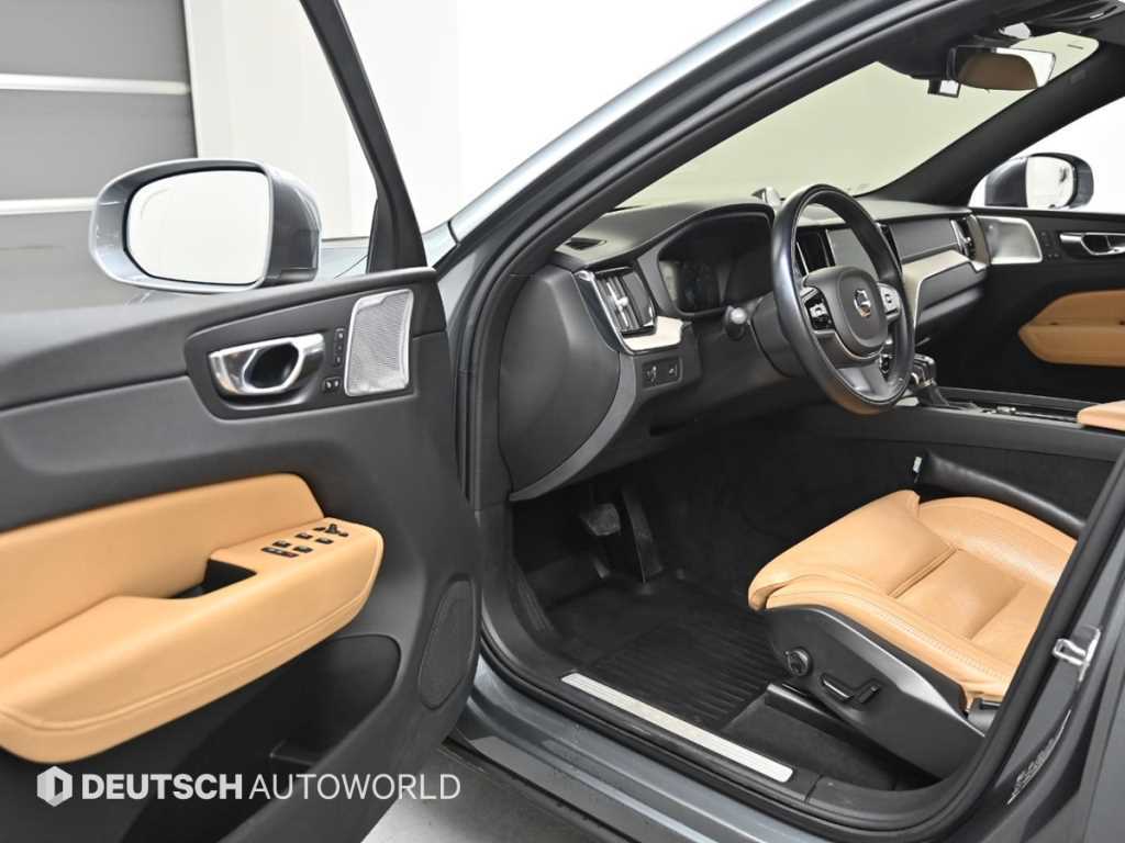 Volvo XC60 — photo 11