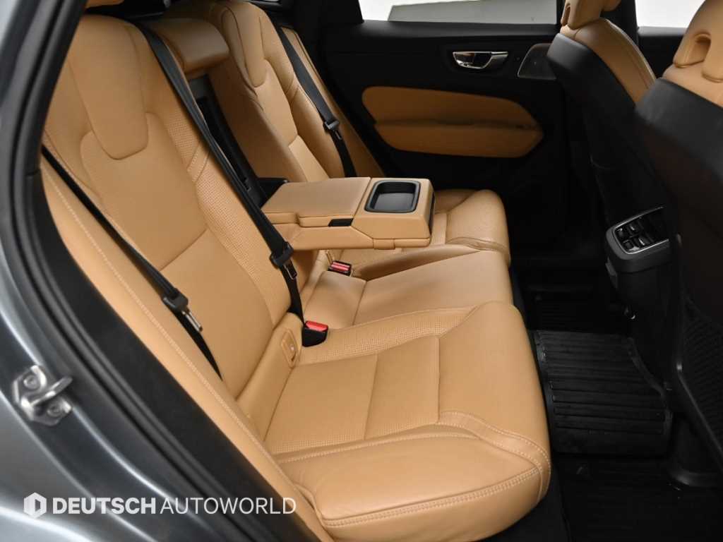 Volvo XC60 — photo 12