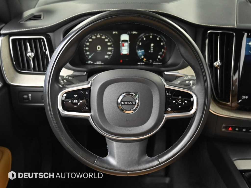 Volvo XC60 — photo 13