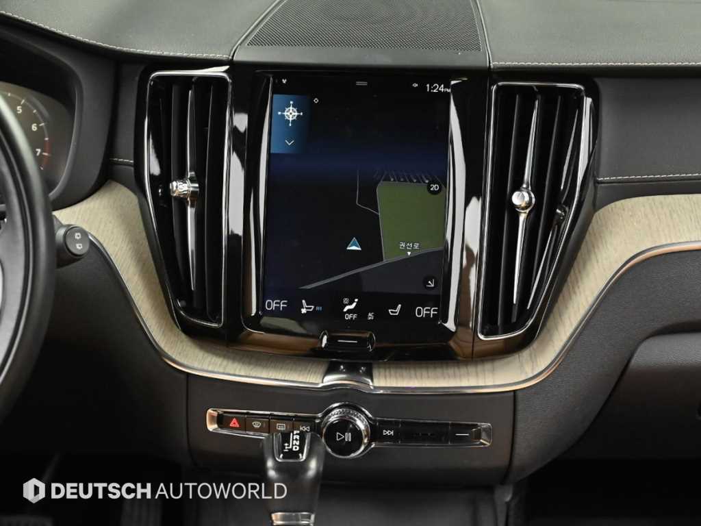 Volvo XC60 — photo 14