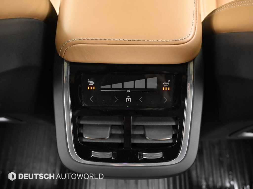 Volvo XC60 — photo 16