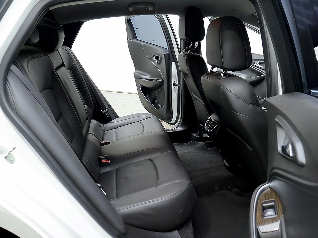 CHEVROLET Malibu — photo 12