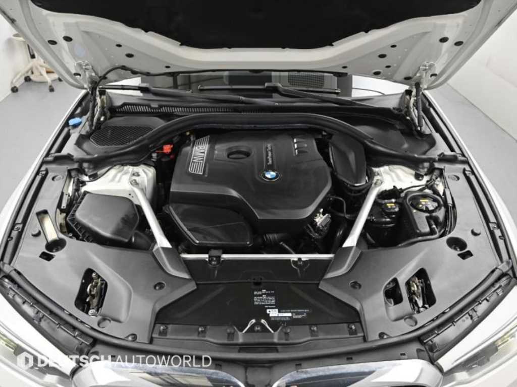 BMW 5-Series — photo 06