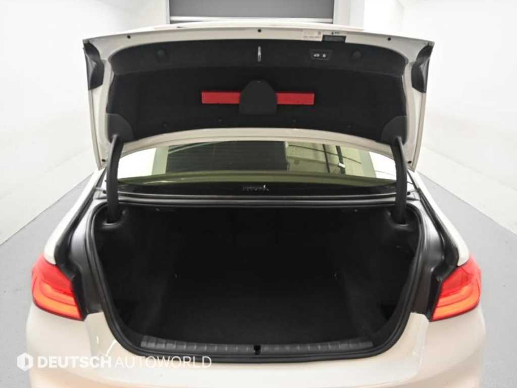 BMW 5-Series — photo 19
