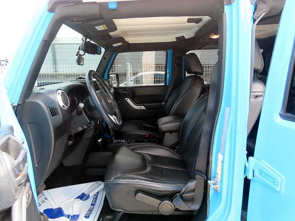 Jeep Wrangler — photo 05