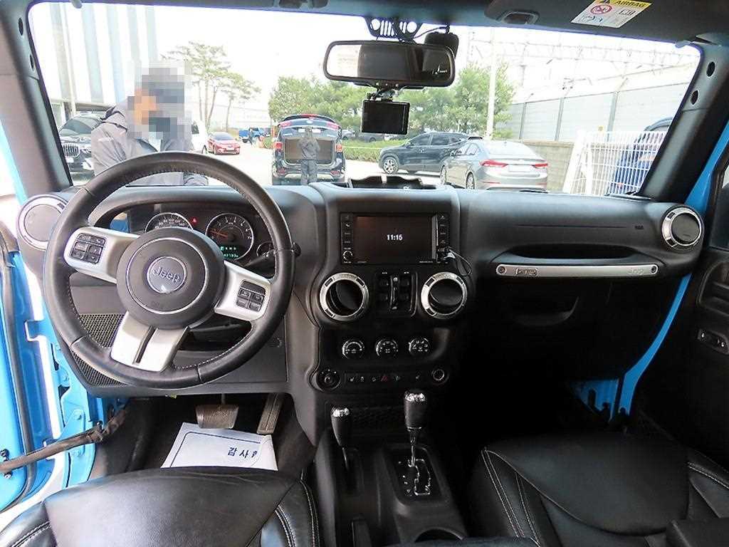 Jeep Wrangler — photo 07