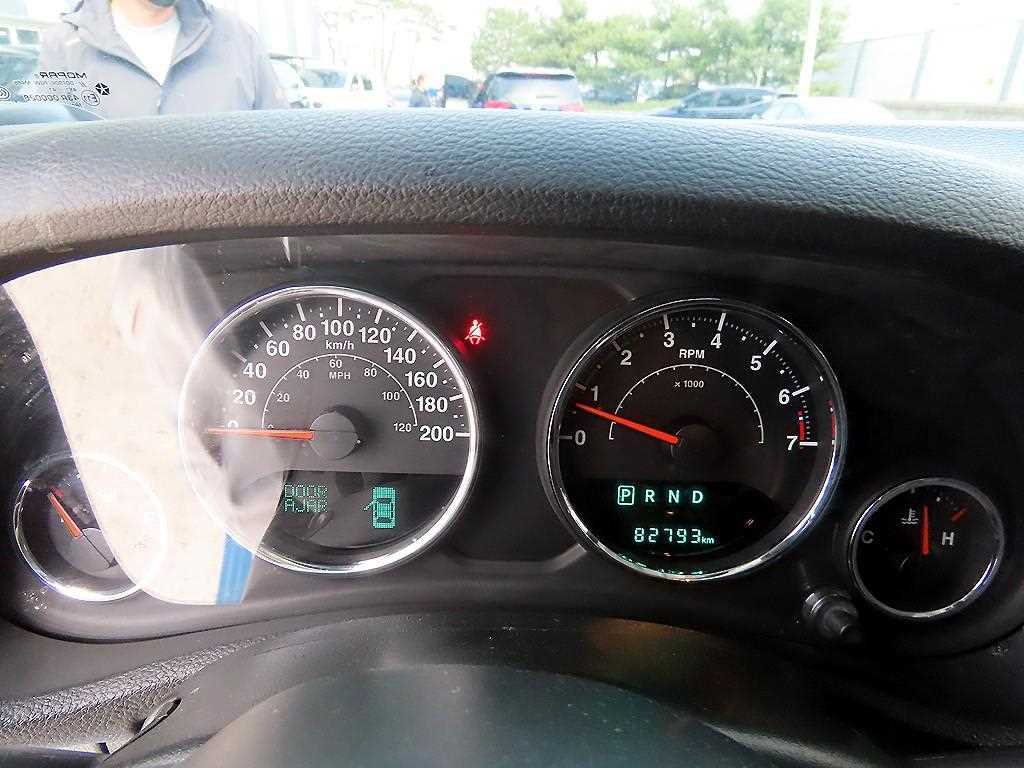 Jeep Wrangler — photo 09