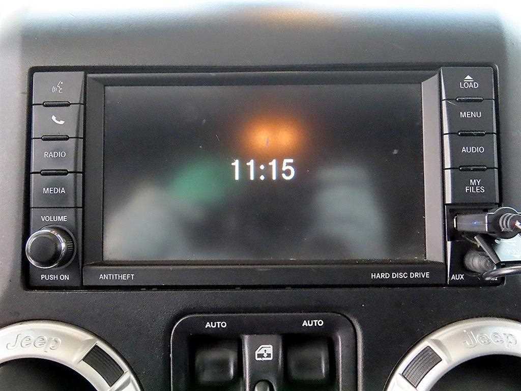 Jeep Wrangler — photo 14