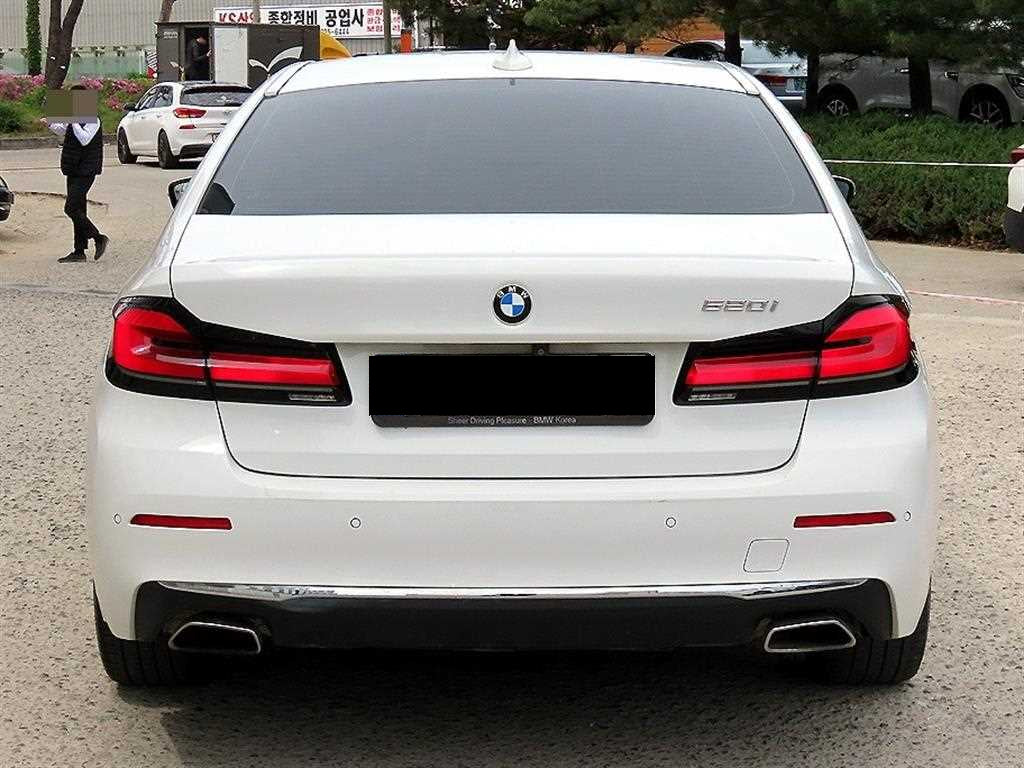 BMW 5-Series — photo 04