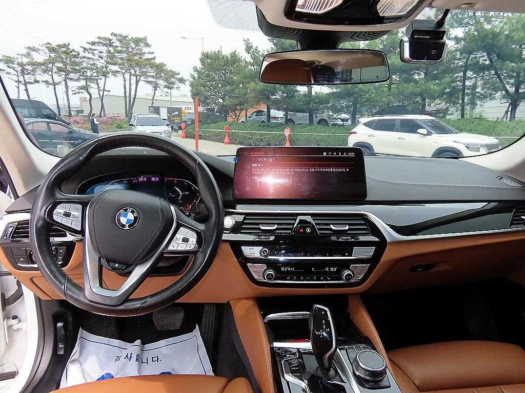 BMW 5-Series — photo 07