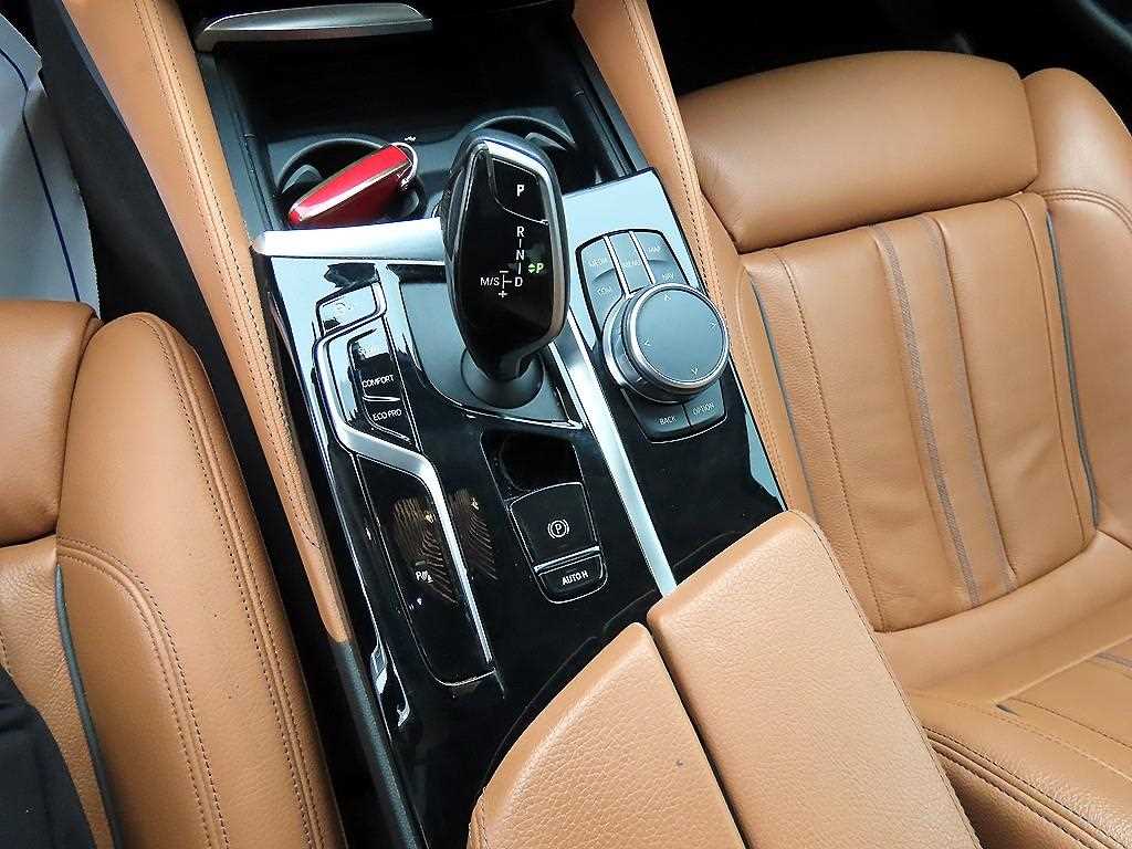 BMW 5-Series — photo 11