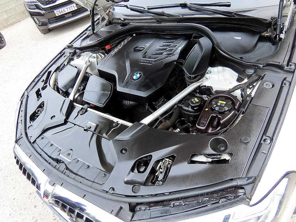 BMW 5-Series — photo 19