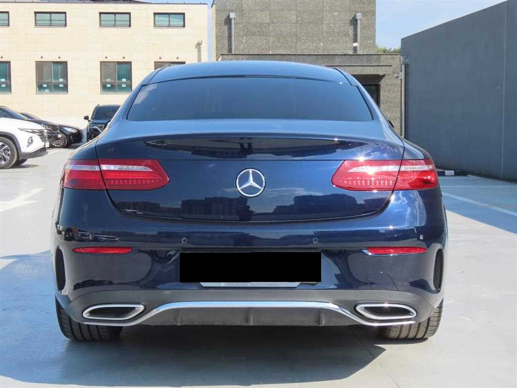 Mercedes-Benz E-Class — photo 04