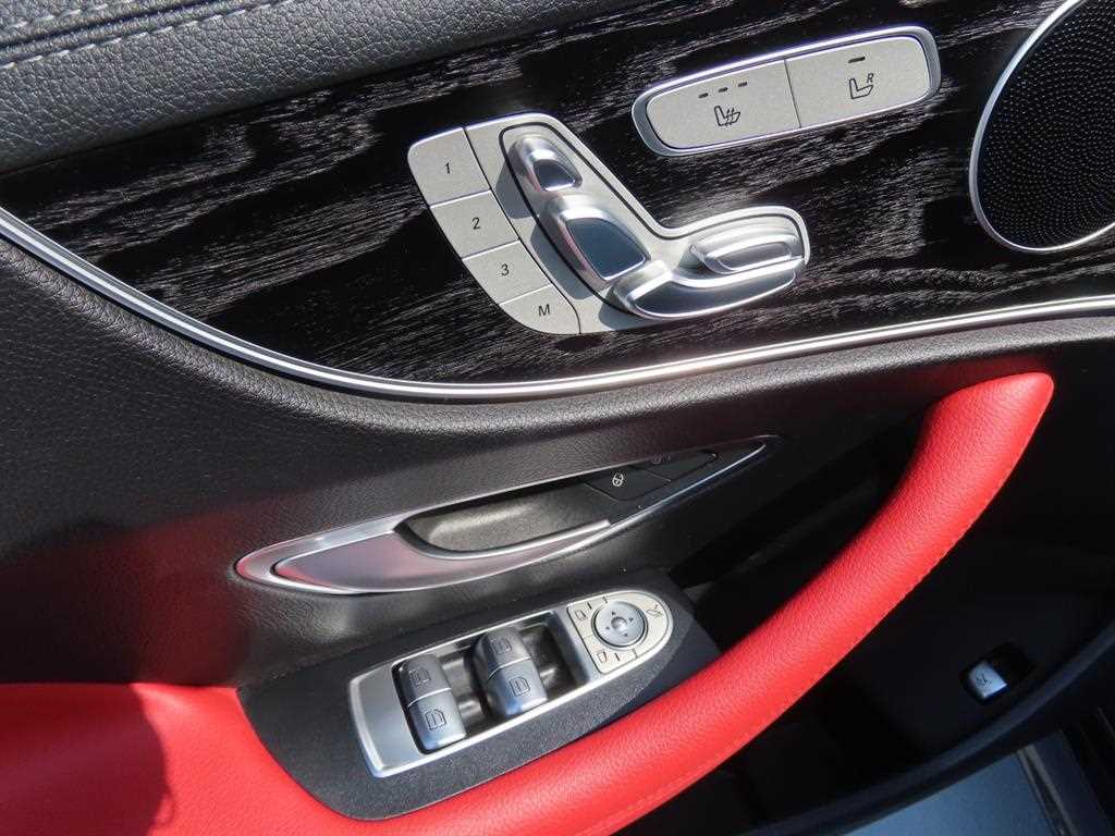 Mercedes-Benz E-Class — photo 09