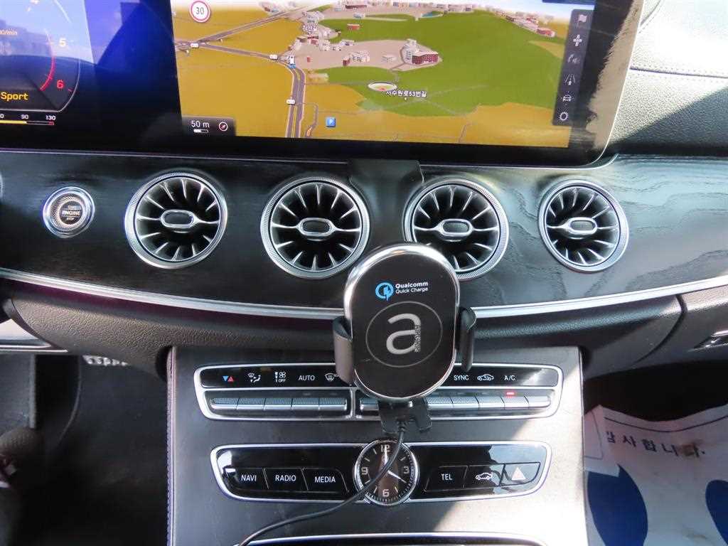 Mercedes-Benz E-Class — photo 12