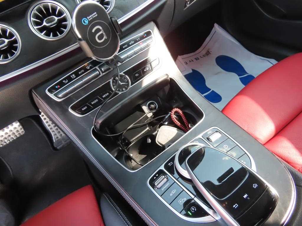 Mercedes-Benz E-Class — photo 13