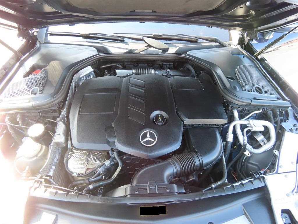 Mercedes-Benz E-Class — photo 19