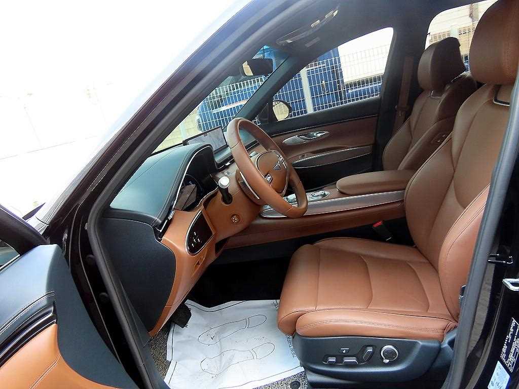 Genesis GV70 — photo 05