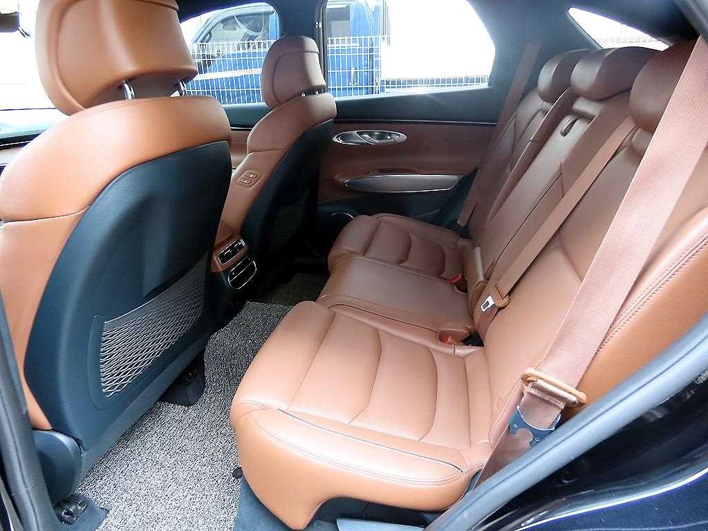 Genesis GV70 — photo 06