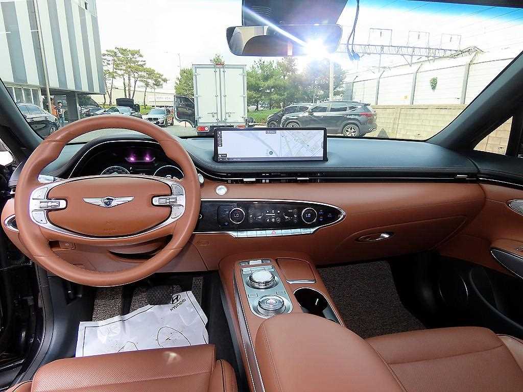 Genesis GV70 — photo 07